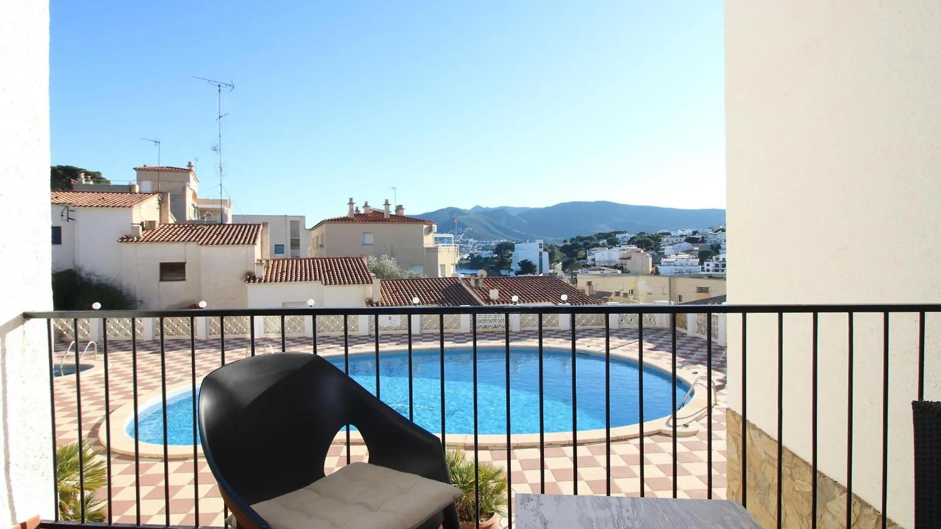 Cabioni 4 - Amplia Casa Adosada Con Piscina Comunitaria Abierta De Junio A Septiembre, Situada A Pocos Metros De La Playa De Grifeu - Es-228-196 Llança Hiszpania