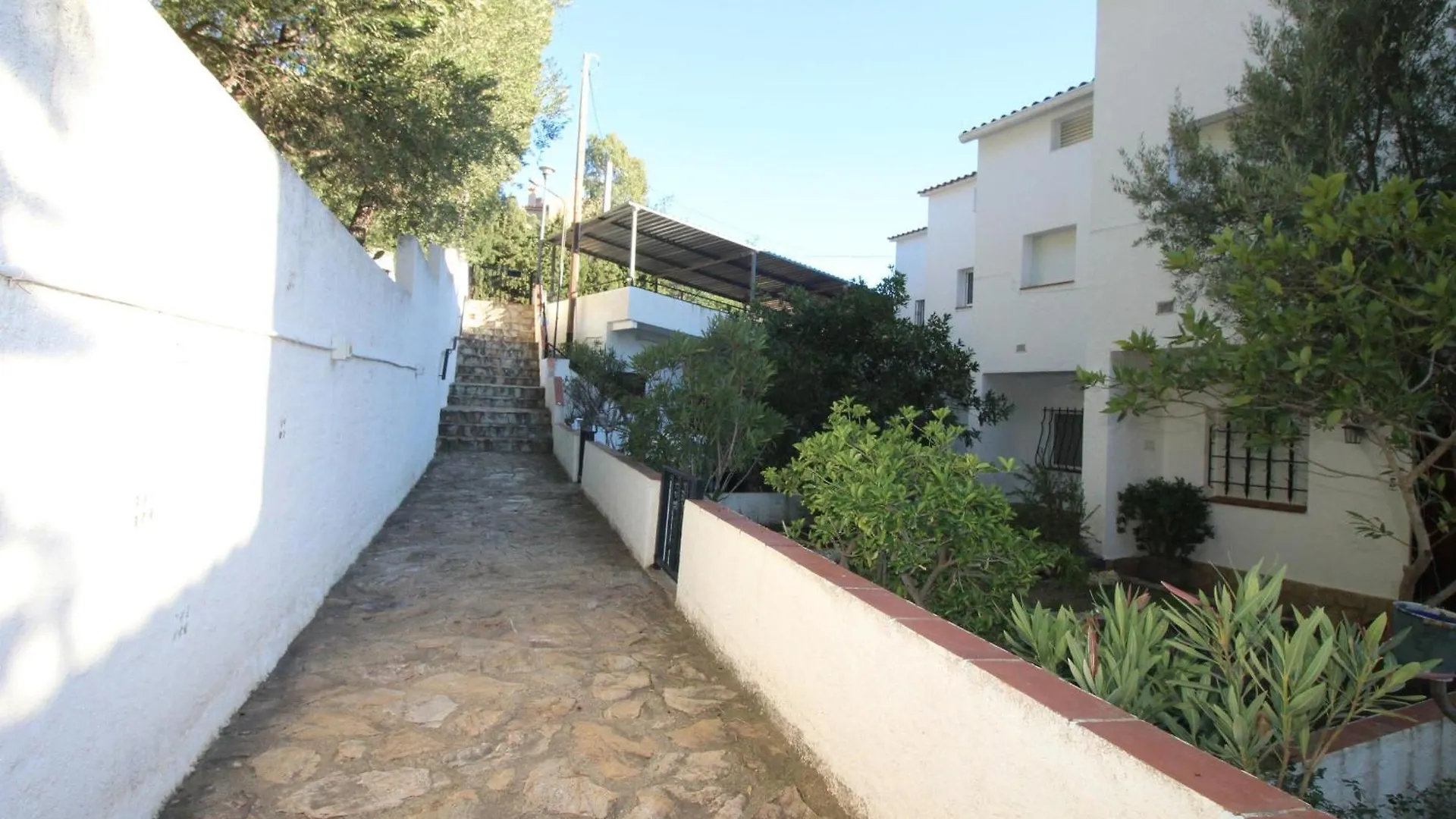 Cabioni 4 - Amplia Casa Adosada Con Piscina Comunitaria Abierta De Junio A Septiembre, Situada A Pocos Metros De La Playa De Grifeu - Es-228-196 Llança